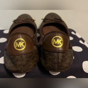 MICHAEL KORS BROWN MINI LOGO CITY BALLET FLATS SIZE 8.5